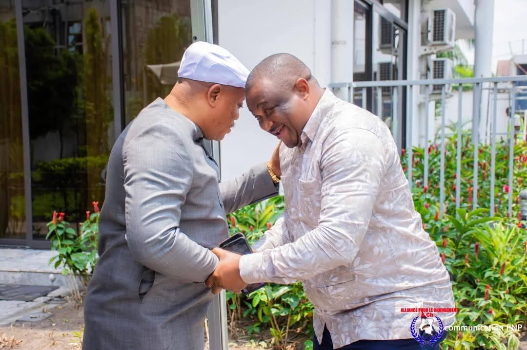 TimTshao2015's tweet image. #ÉCHANGES
De+de 2 heures entre l&apos;opposant @kabund_jmkkrock et le Professeur Dr. #Laurent_ONYEMBA @Acquitator81C chargé des❓️juridiques du parti politique @Ensemble_MK de l&apos;opposant @moise_katumbi @SalomonKalonda @OlivierKamitatu autour des questions socio-politiques de la RDC.