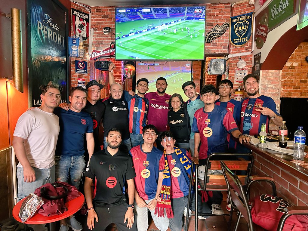 PenyaGBB's tweet photo. No importa la hora, no importa la distancia siempre apoyando. A cuartos!!! @FCBarcelona_es #PGBB #FemBarçaFemPenya #BarçaBenfica https://t.co/h8ZXjxhQOX