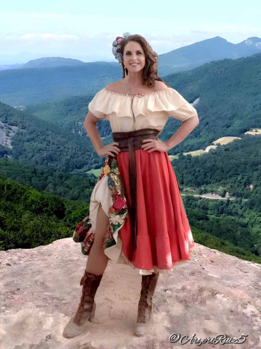 Hegarin's tweet photo. @TVNotasmx @LuceroMexico @JoseRon3 @HazaPlutarco @ALEXAVILA14 @TVyNovelasMex @holamexico @HOLATV @CARASmexico @peopleenespanol @despiertamerica @saleelsoltv @VentaneandoUno @GAINFANTE @Flor_Rubio @Adela_Micha @YordiRosado @ALEKSvip99 #LuceroEsLaCaponera 
#LUCEROENLASESTRELLAS
#ElGalloDeOro https://t.co/w2TmRVbzua