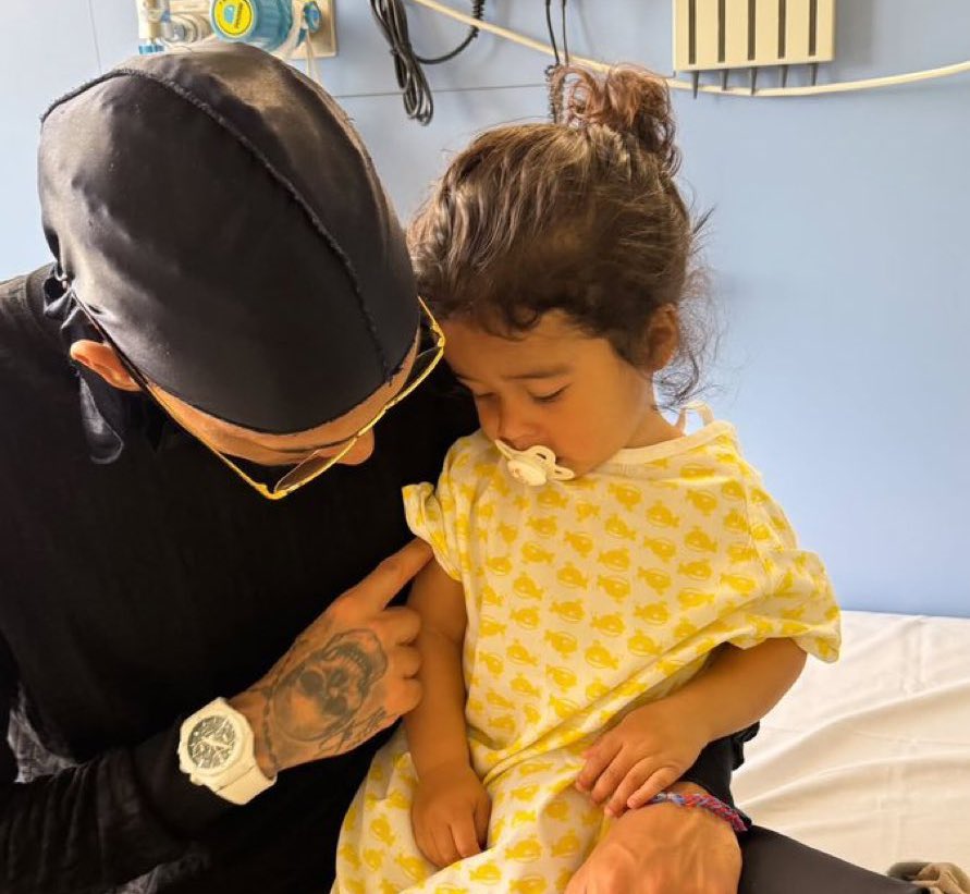 ReshadRahman's tweet photo. ❗️Raphinha’s wife: “I'm so proud of you my love. You were in the hospital with our child since early this morning, and yet you once again did your job with great skills. You are an incredible and professional father! We love you..” #FCB ❤️ https://t.co/cdFetDnTOQ