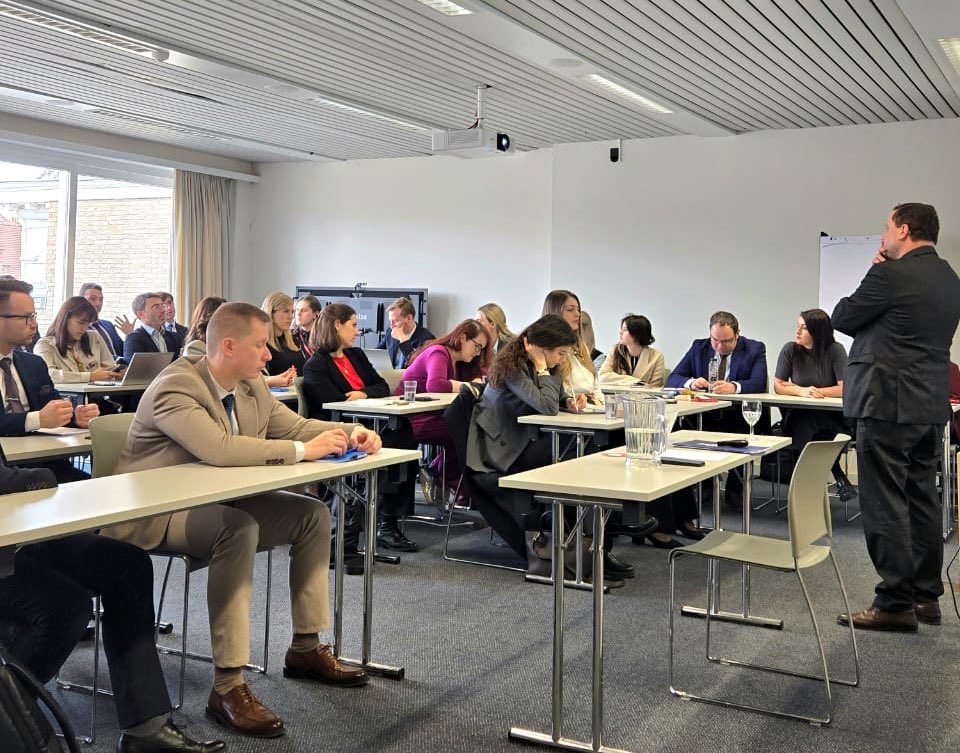 Grateful to <a href="/EUDiploAcademy/">European Union Diplomatic Academy</a> for the opportunity to present the recent developments of 🇦🇲🇪🇺 partnership and our joint efforts to advance them further. Appreciate the engaging dialogue with students, representing 🇪🇺 member and candidate countries.