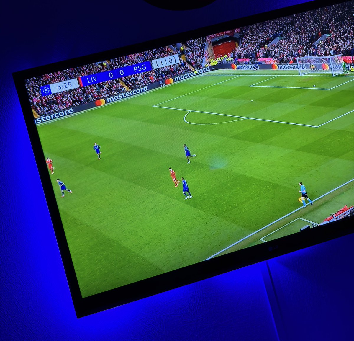 KrakenPTV's tweet photo. Bon match LDC à toute l’équipe 👌🏻
Vos pronostics pour Liverpool - Psg ?

#TeamParieur #UCL #LIVPSG https://t.co/SBKmBj7WDV
