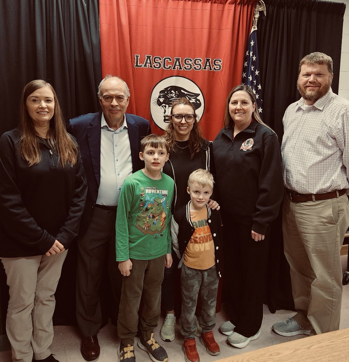 A huge thank you to Ken Smith with New Horizon 5 for the generous support in creating a new STEM lab at LES! Your commitment to accessible STEM education means the world to us! We’re excited to partner with you and inspire future innovators! #STEM #Education #partnership