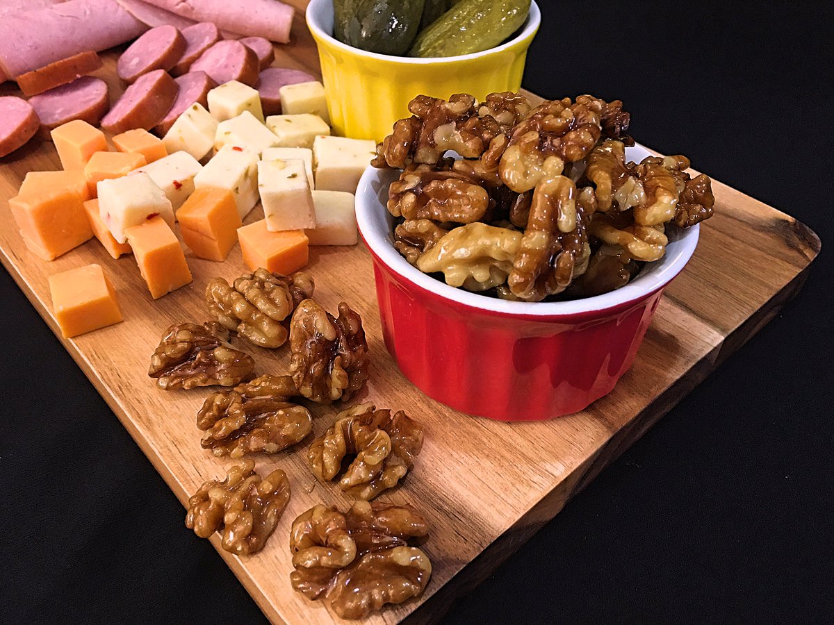 clubfoody1's tweet image. Today is #MapleSyrupDay🍁
Maple Glazed Walnuts... a delicious snack! 😀
(check out my next posts👆 for more maple syrup recipes😋)

#YouTube 📽️: youtu.be/vTDgTwpeWaM
#RECIPE ➡️: clubfoody.com/cf-recipes/map…

@EventGuideToday @DiningGuide2Day #RecipeOfTheDay