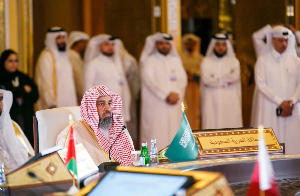 الحمدلله الذي بنعمته تتم الصالحات 
أبارك لوالدي فضيلة الشيخ الدكتور عواد بن سبتي العنزي  <a href="/awwad_sabti/">د.عواد بن سبتي العنزي</a> وكيل وزارة الشؤون الإسلامية 
      الثقة الملكية
 بصدور قرار مجلس الوزراء 
بترقيته للمرتبة الخامسة عشر 
جعلها الله عونا له على الطاعة 
اللهم لك الحمد والشكر