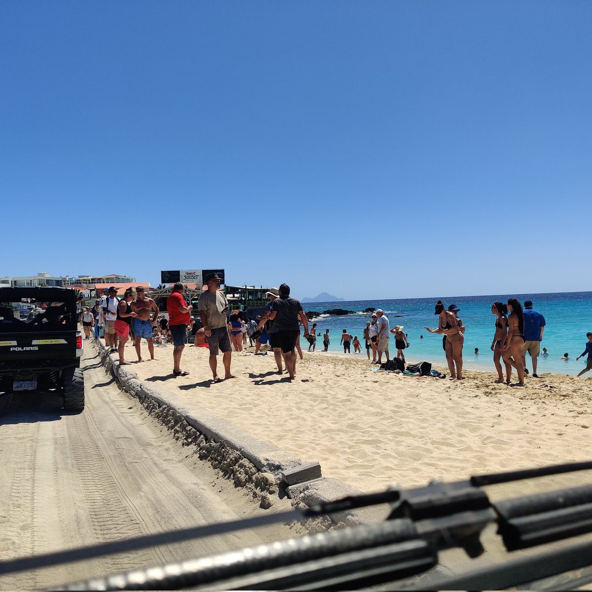 TommieTixx's tweet photo. Perfect timing to cruise Maho Beach. Tourists drink / watch all day for planes to land just over their head. Flights schedules posted at beach bar. #CaribbeanLife A+ vibe #PlayersOnly https://t.co/E802mKGdfJ