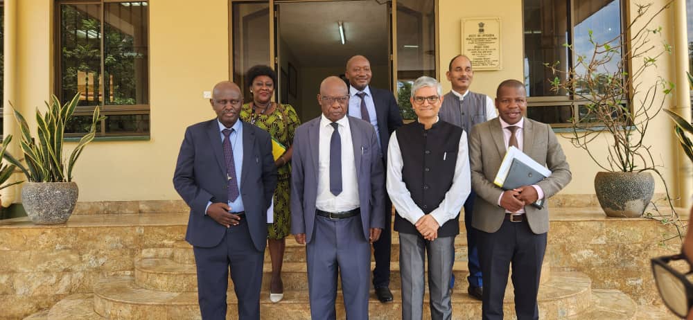 Ministry of Gender, Labour and Social Development (@mglsd_ug) on Twitter photo Hon. Gidudu Mafwab, Minister of state for elderly met with H.E. Shri Upender Singh Rawat, the 🇮🇳 High Commissioner to 🇺🇬, on partnership to promote elderly care systems in 🇺🇬. About 5% (2.3m) of Ugandans are aged 60+.
<a href="/BettyAmongiMP/">Hon Betty Amongi</a>
<a href="/GCICUganda/">Government Citizen Interaction Centre</a>
#SocialProtectionUg Hon. Gidudu Mafwab, Minister of state for elderly met with H.E. Shri Upender Singh Rawat, the 🇮🇳 High Commissioner to 🇺🇬, on partnership to promote elderly care systems in 🇺🇬. About 5% (2.3m) of Ugandans are aged 60+.
<a href="/BettyAmongiMP/">Hon Betty Amongi</a>
<a href="/GCICUganda/">Government Citizen Interaction Centre</a>
#SocialProtectionUg