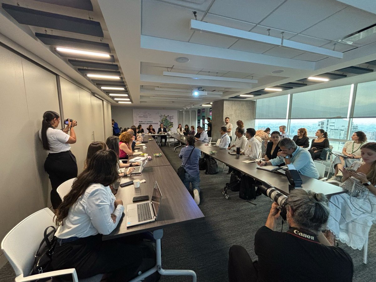 La investigación nos entrega insumos para la toma acertada de decisiones 📚🧐. Hoy acompañamos a @proantioquia <a href="/MedComoVamos/">Medellín Cómo Vamos</a> en su presentación de algunas recomendaciones para mejorar la calidad de vida de la primera infancia en Medellín 👶🏼👧🏼🧒🏻 #Lactatón <a href="/FicoGutierrez/">Fico Gutiérrez</a>