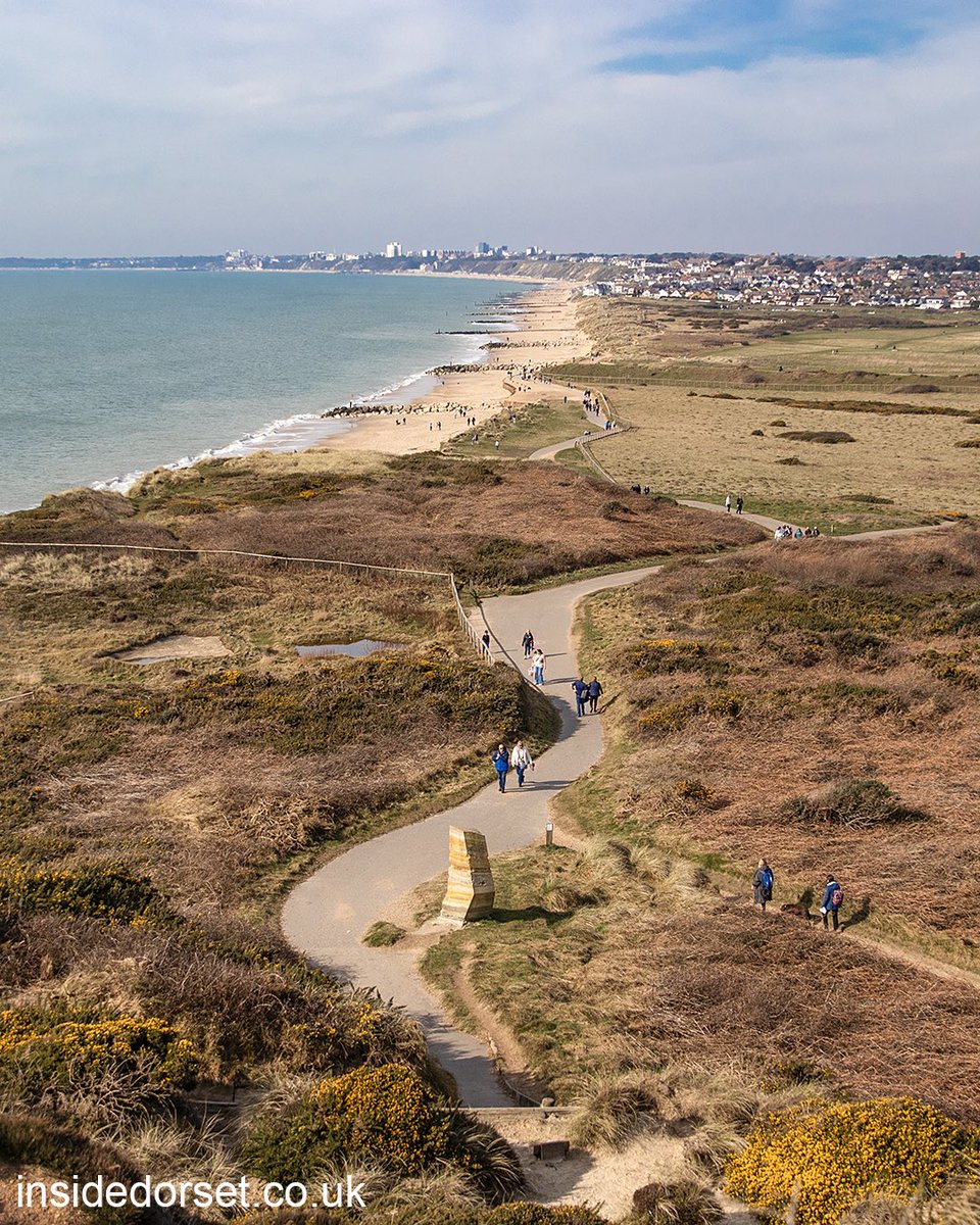 Hengistbury Head in the sunshine ☀️ 

#HengistburyHead #Dorset #SunnyDay