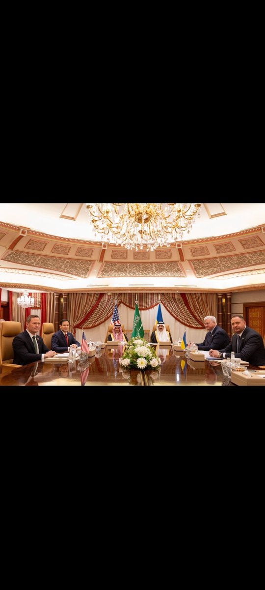 #يوم_العلم_السعودي 
ياراية العز  ..  والامجاد والهيبه
يا اجمل علم لاغلى وطن شافه انسان
يارمز دارٍ حوت مكه .. معا طيبه
رفرف عزيزٍ وشامخ في ذرا سلمان