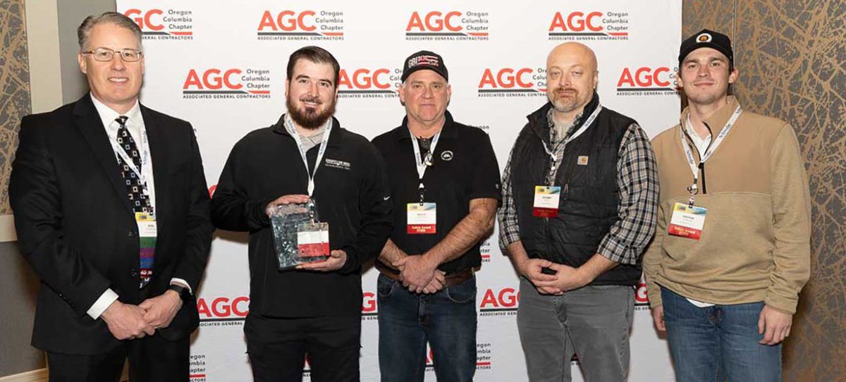 We are proud to announce that our Oregon region has been recognized with the 2nd Place Heavy Division Safety Excellence Rose Award by the Associated General Contractors of America (AGC) Oregon-Columbia Chapter!
🔗 Read the full story in our newsroom: bit.ly/3XJaSG5