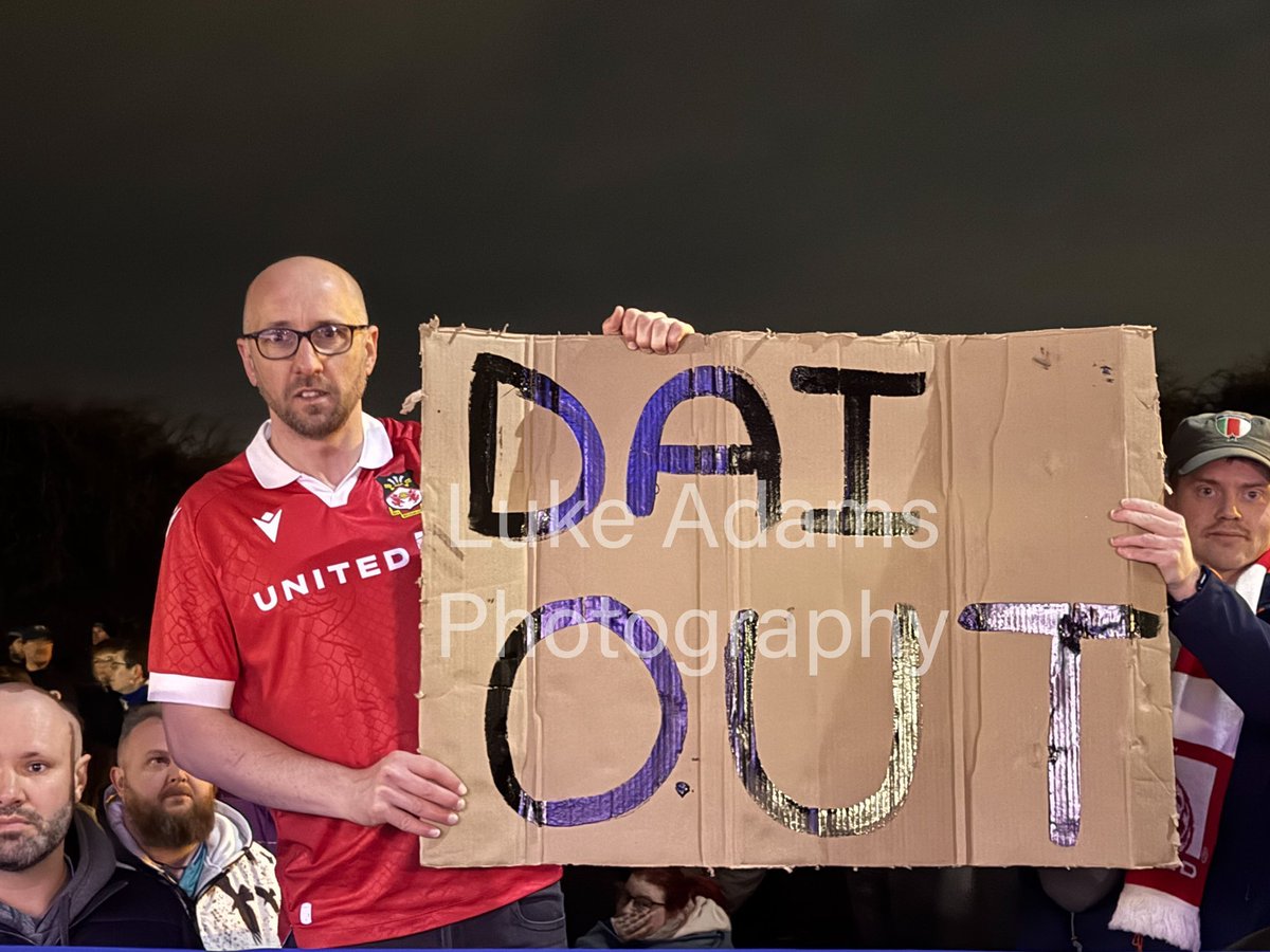 Getting a Welshman to hold a sign that says “Dai Out” just hits a bit different. 

All class. 👏 

#readingfc #WxmAFC