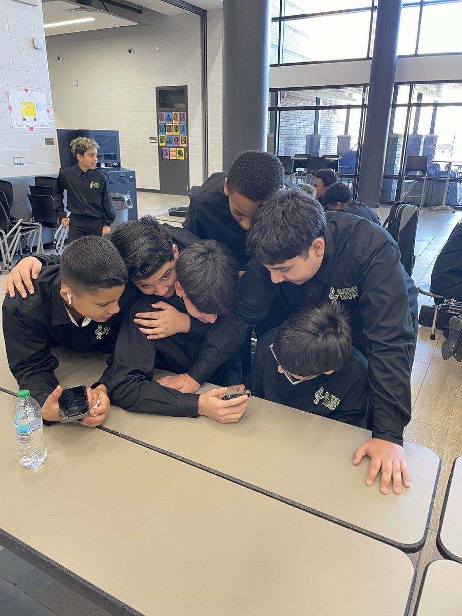 ARMS_GatorBand's tweet photo. They took “have each other’s back” seriously. #UnderstoodTheAssignment
#GatorBandFamily
@HumbleISD_ARMS @HumbleISD @HumbleISD_Arts https://t.co/sU4OkTl6g1