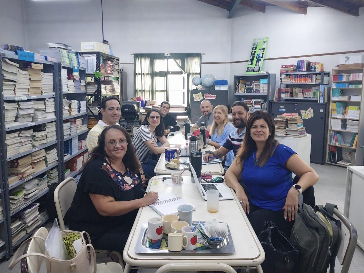 Junto a los dires de EP 78 y ES 8 #LomasDeZamora y sus respectivas Inspectoras, planificamos los Clubes de Tecnología del distrito, que comienzan la 1° semana de abril.

<a href="/AlbertoSileoni/">Alberto Sileoni</a> <a href="/pablourquizaok/">Pablo Urquiza</a> <a href="/salbarracin/">Santiago Albarracín</a> <a href="/Barbr_torti/">Bárbara Torti</a> <a href="/HernanCalabrese/">Hernán Calabrese</a> <a href="/DTE_BA/">Tecnología Educativa BA</a> <a href="/BAeducacion/">Educación PBA</a>