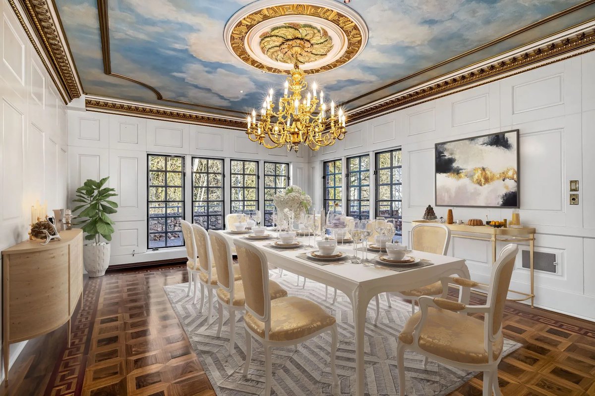 RuleProperties's tweet image. traveltuesday ✨

9 🛌 | 9 full 🛁 | 20,210 Sq Ft. | $25,000,000

181 S Fairway Drive, 
Beaver Creek, Colorado, 81620 United States

Listed by: LIV Sothebys International Realty

ow.ly/7tUf50VfAx6 the full property tour!

#RuleProperties