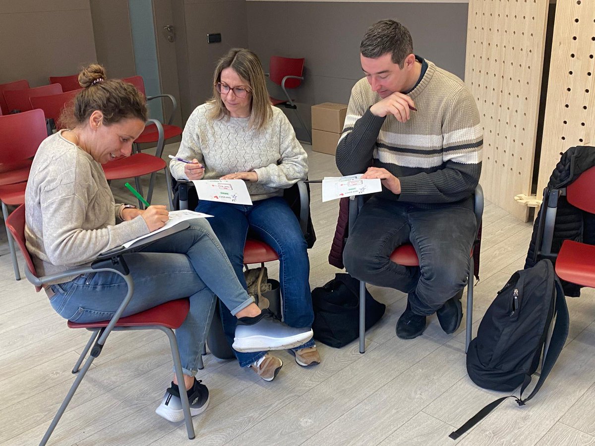 VedrunaCat's tweet image. 💭 Què suposen 10 anys de bagatge dins el projecte educatiu Vedruna? Avui obrim la primera edició de #Diàlegs10 amb 21 educadors. Un nou espai per compartir i créixer com a #escolapropera