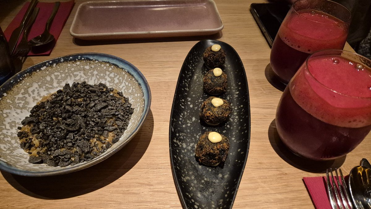 SrtaGH_VIP's tweet photo. El finde fui a cenar al restaurante Ochenta Grados. La comida, sus postres... todo delicioso y el lugar precioso. Una noche perfecta 😋 https://t.co/C7ynrjRlr6