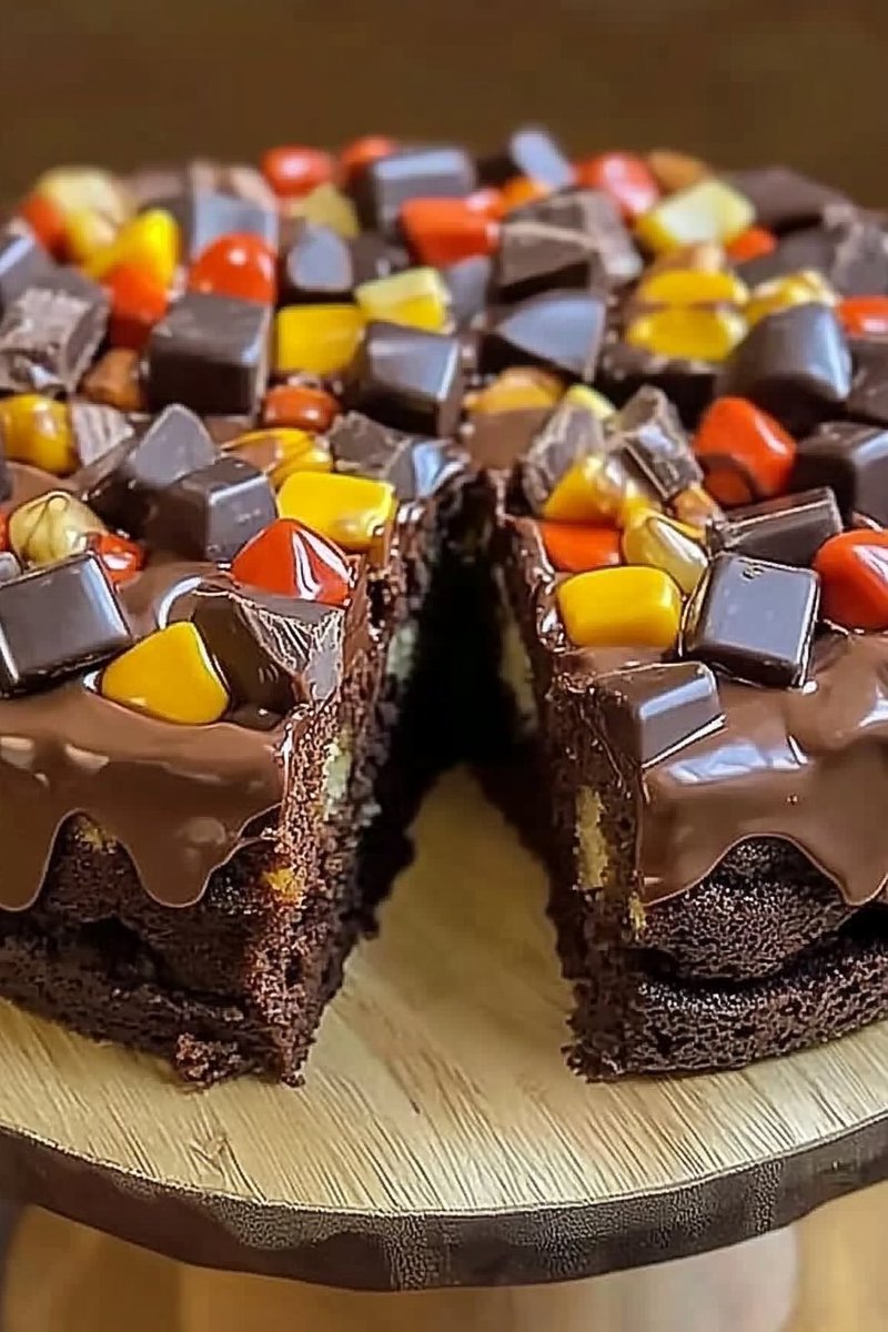 MixupRecipes's tweet photo. Get ready for pure chocolate bliss with this Double Trouble Chocolate Overload Cake! #ChocolateOverload #CakeHeaven #DoubleTrouble https://t.co/mw7I9ems8H