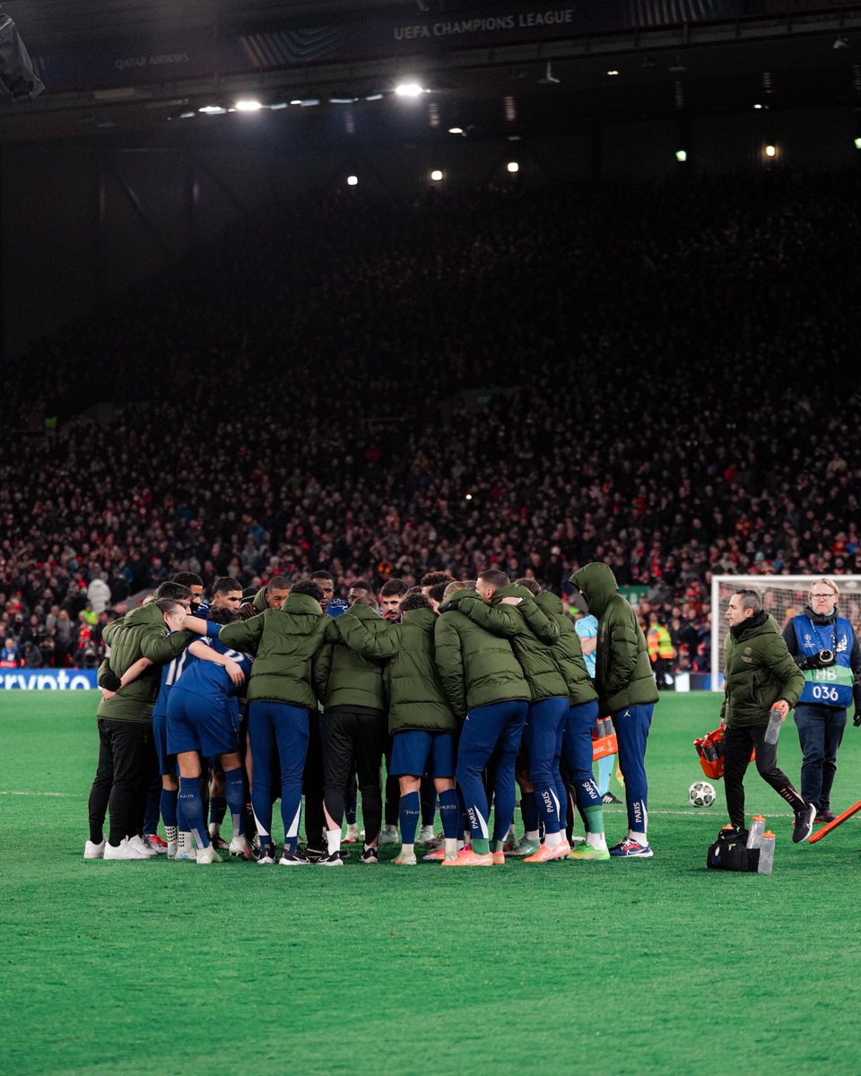 Levanta a mão quem quer que o PSG vença a Liga dos Campeões. ✋