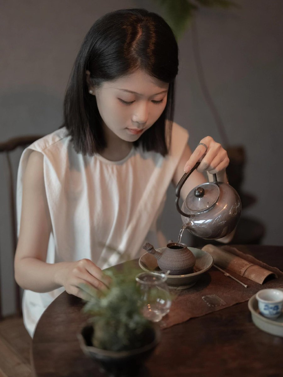 Tea makes time slow down because the time spent drinking tea is enjoyable.
.
.
.
#teaart #artist #teacorner #tearoom #tealover #teagirl #cozytime #slowlifestyle #slowfashionstyle #teadrinker #quietmind #peaceandharmony #teafunny #teajoy #tea #slowlivingmovement #morimatea
