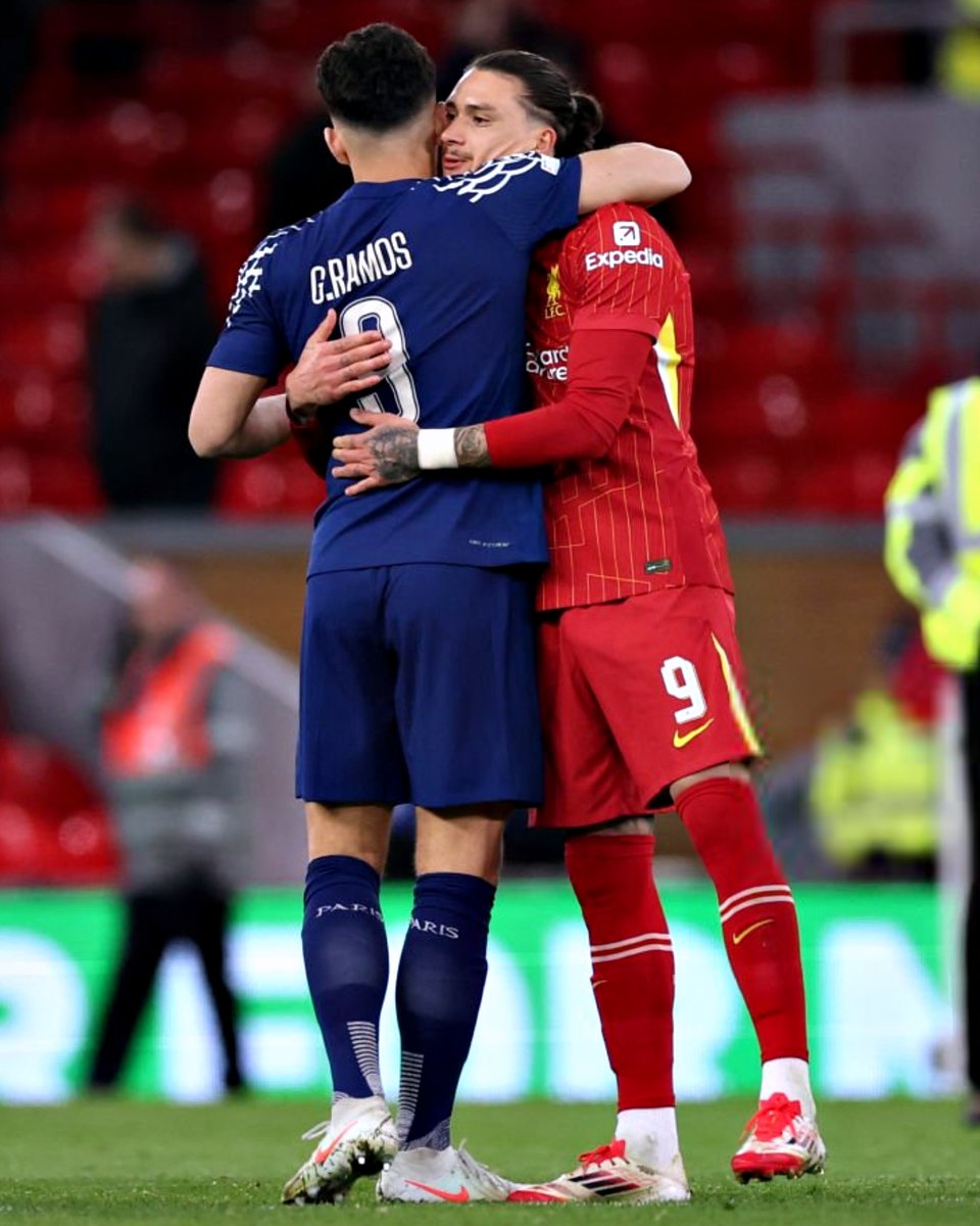 Gonçalo Ramos foi consolar Darwin 🫂