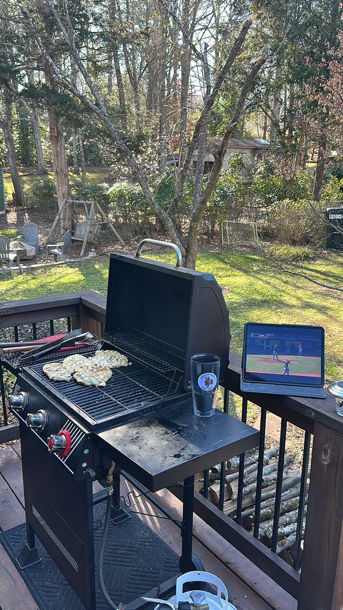 Watching <a href="/BaseballUGA/">Georgia Baseball</a> listening to <a href="/djohnstonuga/">David Johnston</a> <a href="/jeffdantzlertv/">Jeff Dantzler</a> and grillin’ on this BEEE-autiful evening!! #GoDawgs! #KeepTheStreakGoing
