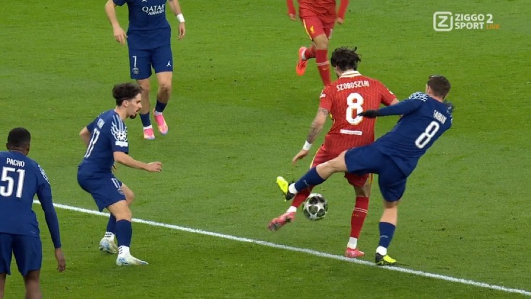 bestchannel225's tweet photo. #UCL
#LIVPSG
#LIVERPOOL
#PSG
The defend just kicked #Sobos leg but nothing given 😇
#VAR sleeping 😎 https://t.co/cHmCjnliDE