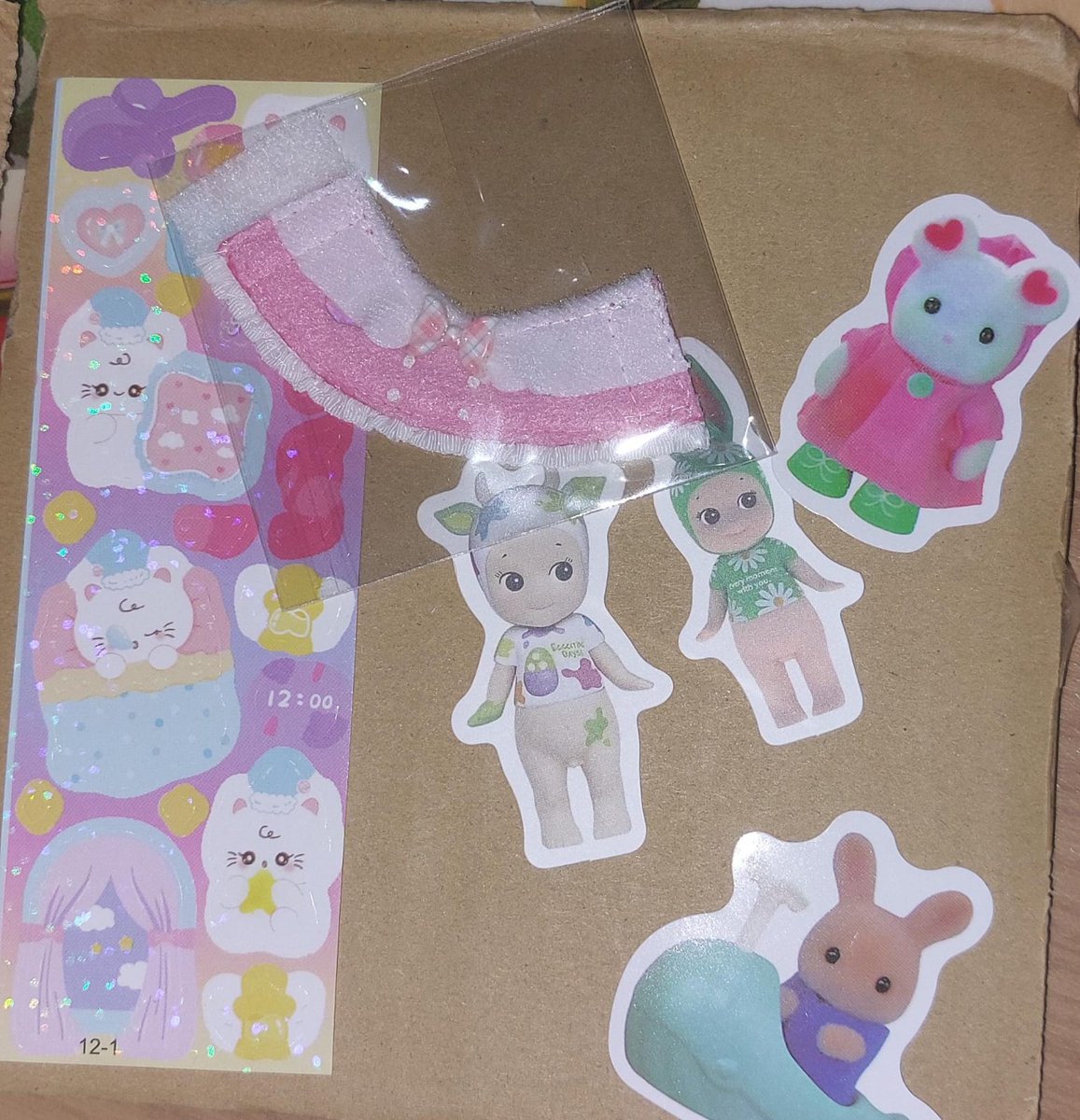 kyawakii's tweet photo. Feedback positivo para @mimerushop 💖

É minha lojinha favorita de sylvos, e é perceptível o carinho que o Mai coloca em cada entrega. Comprei essa roupinha fofíssima e como o esperado veio bem embalada e com brindes!
Fico muito feliz de ver sua lojinha crescendo, obrigada Mai!! https://t.co/wVw6C3DULu