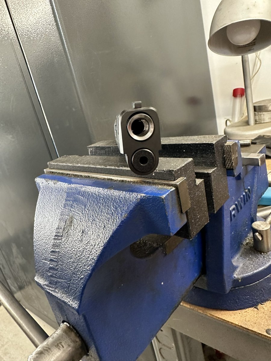 Floyds Custom Shop tweet media