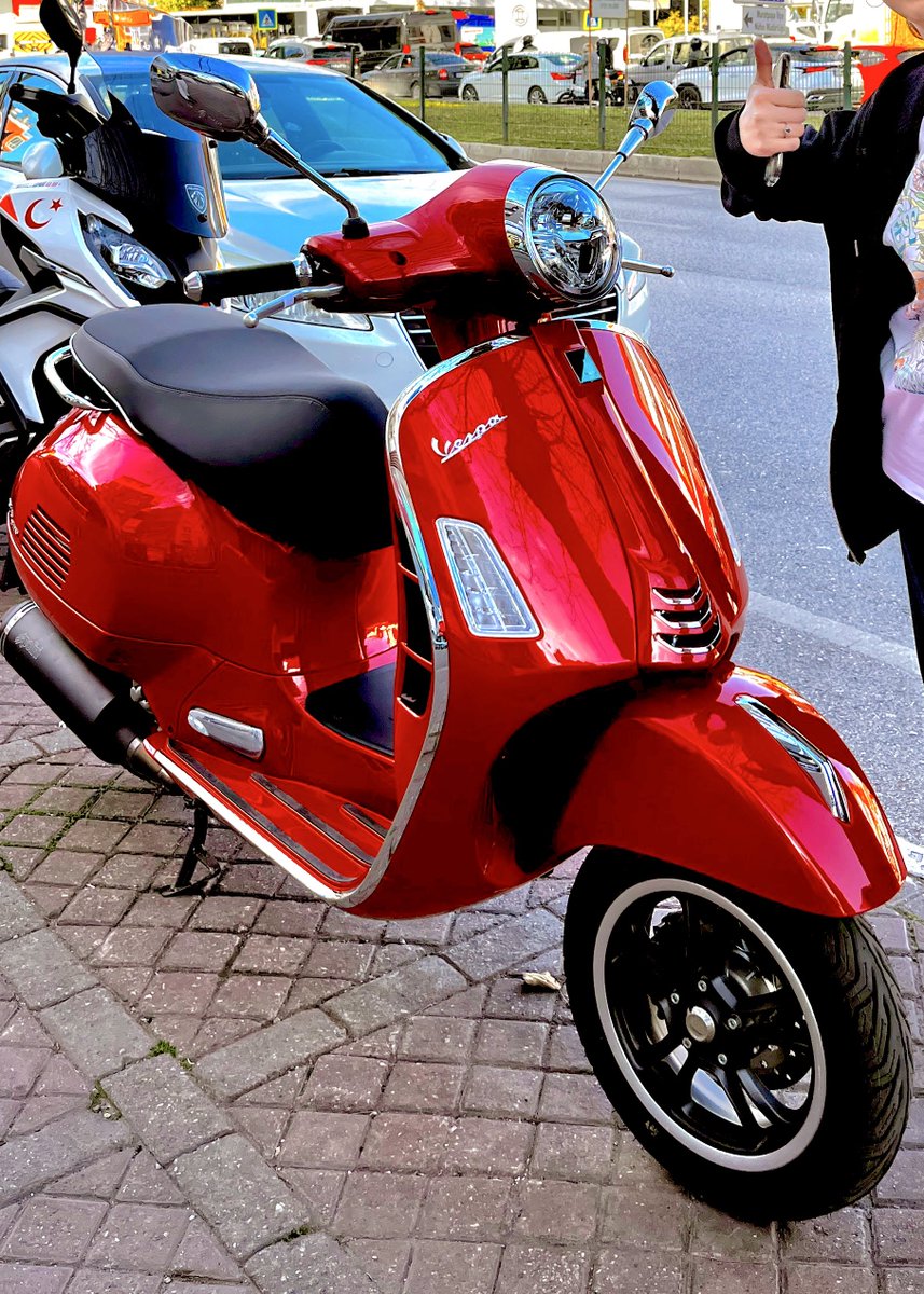 xmax 250 satıp vespa gts 250 super geçmek ne kadar mantıklı? bu vespa yeni geldi tr özel. 250 cc ama 300lük vespadan farkı yok.