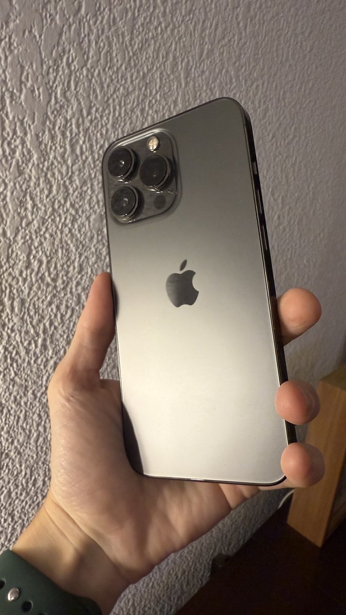 Omeguis's tweet photo. TWITTER PPL tengo este iPhone 13 Pro 256GB Graphite en venta, perfecto estado y batería al 85%! Si estás interesado me mandás DM y charlamos el precio? 🫶 (baires/caba) https://t.co/PNBJoujlIP