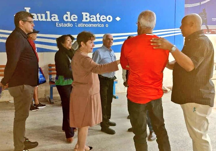Intenso y fructífero recorrido de directivos de las comisiones parlamentarias y diputados en el estadio Latinoamericano de #LaHabana, como parte de la rendición de cuenta del <a href="/InderCuba/">INDER</a> ante la <a href="/AsambleaCuba/">Asamblea Nacional Cuba</a>🇨🇺