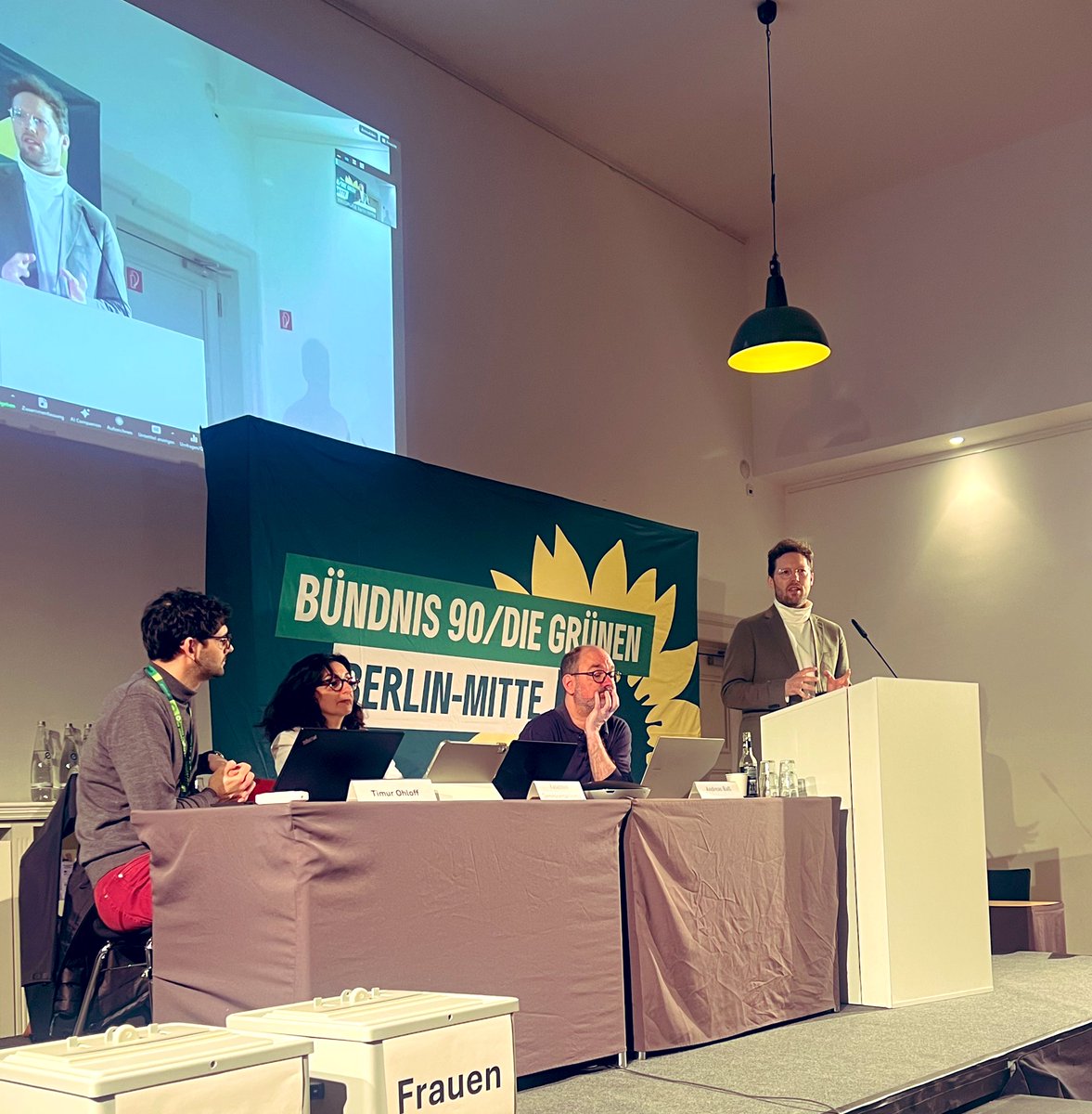Taylan Kurt (@kurttaylanz) on Twitter photo Volles Haus heute bei der Mitgliederversammlung von <a href="/gruenemitte/">B90/GRÜNE Berlin-Mitte</a> 🌻🤩
Spannende Analyse von Jan Philip Albrecht aus der <a href="/BoellStiftung/">Heinrich-Böll-Stiftung</a> zu den Ergebnissen der Bundestagswahl 📊
Herzlichen Dank an den Kreisvorstand für die Organisation dieser super spannenden Sitzung! 🙏 Volles Haus heute bei der Mitgliederversammlung von <a href="/gruenemitte/">B90/GRÜNE Berlin-Mitte</a> 🌻🤩
Spannende Analyse von Jan Philip Albrecht aus der <a href="/BoellStiftung/">Heinrich-Böll-Stiftung</a> zu den Ergebnissen der Bundestagswahl 📊
Herzlichen Dank an den Kreisvorstand für die Organisation dieser super spannenden Sitzung! 🙏