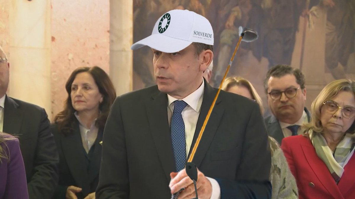 - E agora, Sr. PM, já sabe o que vai fazer?
- Quem, eu?! Não faço ideia.