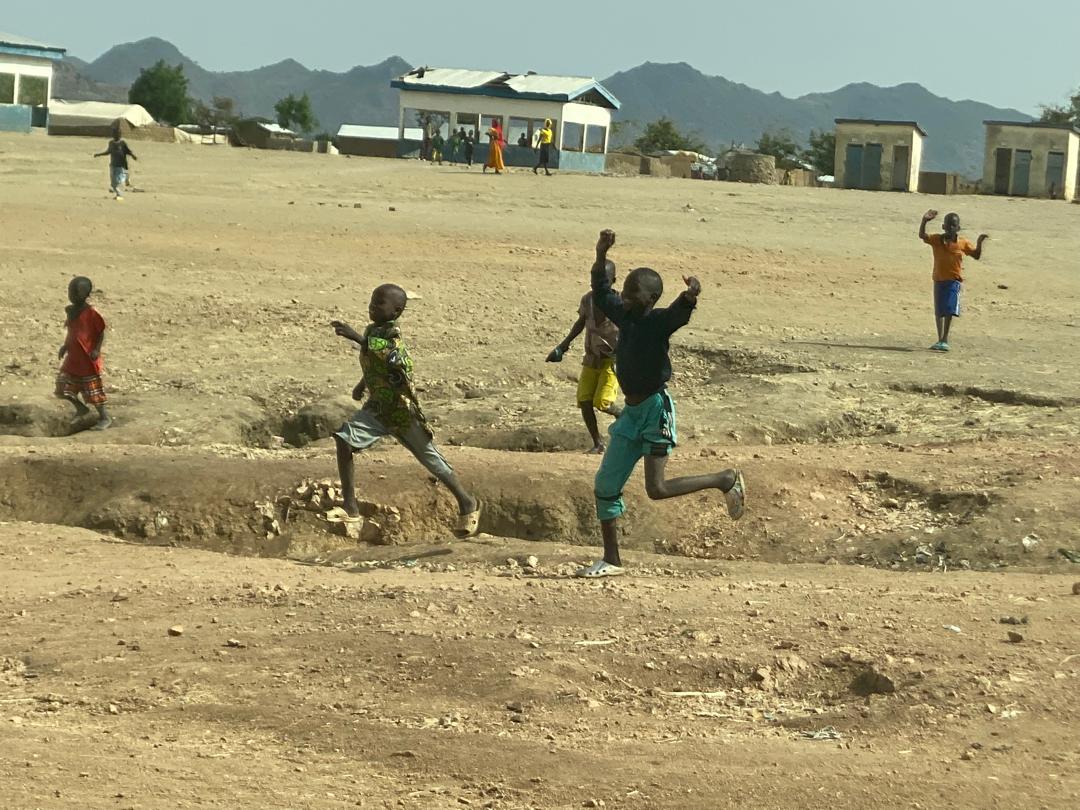 Canada in Cameroon (@canadacameroon) on Twitter photo 🇨🇦🇨🇲 Canada stands with refugees in Cameroon’s Far North!
Mr. Richard Le Bars, Political Counselor of the High Commission of🇨🇦 visited refugees camps in MINAWAO to see 🇨🇦-supported <a href="/WFP/">World Food Programme</a> & @HCR projects helping refugees to gain skills, build resilience & restore their environment. 🇨🇦🇨🇲 Canada stands with refugees in Cameroon’s Far North!
Mr. Richard Le Bars, Political Counselor of the High Commission of🇨🇦 visited refugees camps in MINAWAO to see 🇨🇦-supported <a href="/WFP/">World Food Programme</a> & @HCR projects helping refugees to gain skills, build resilience & restore their environment.
