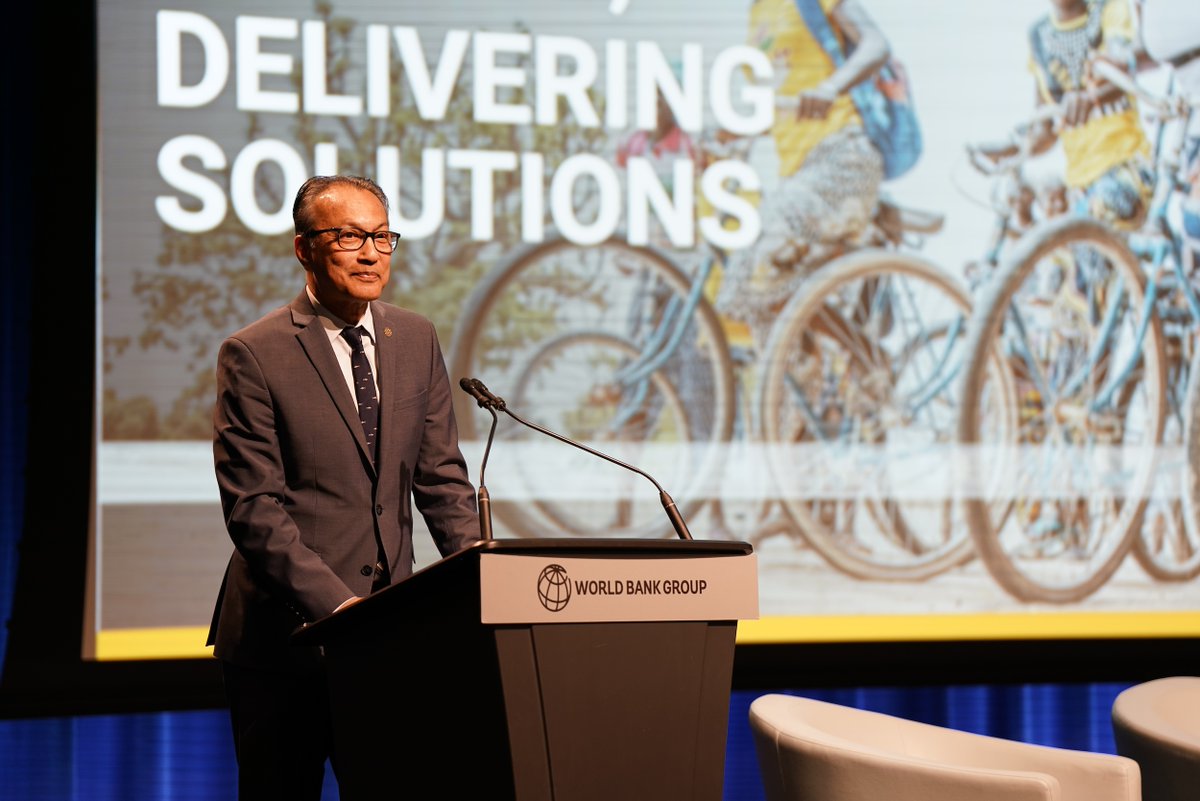 WRIRossCities's tweet image. As #TTDC25 Day 1 wraps, we heard @JeanTodt's call to focus on roads. 🔑 takeaways:
#activemobility delivers on more SDGs than any transport; electrification isn't enough; local partnerships matter; capacity-building empowers leaders; climate resilience is crucial.

More tomorrow!