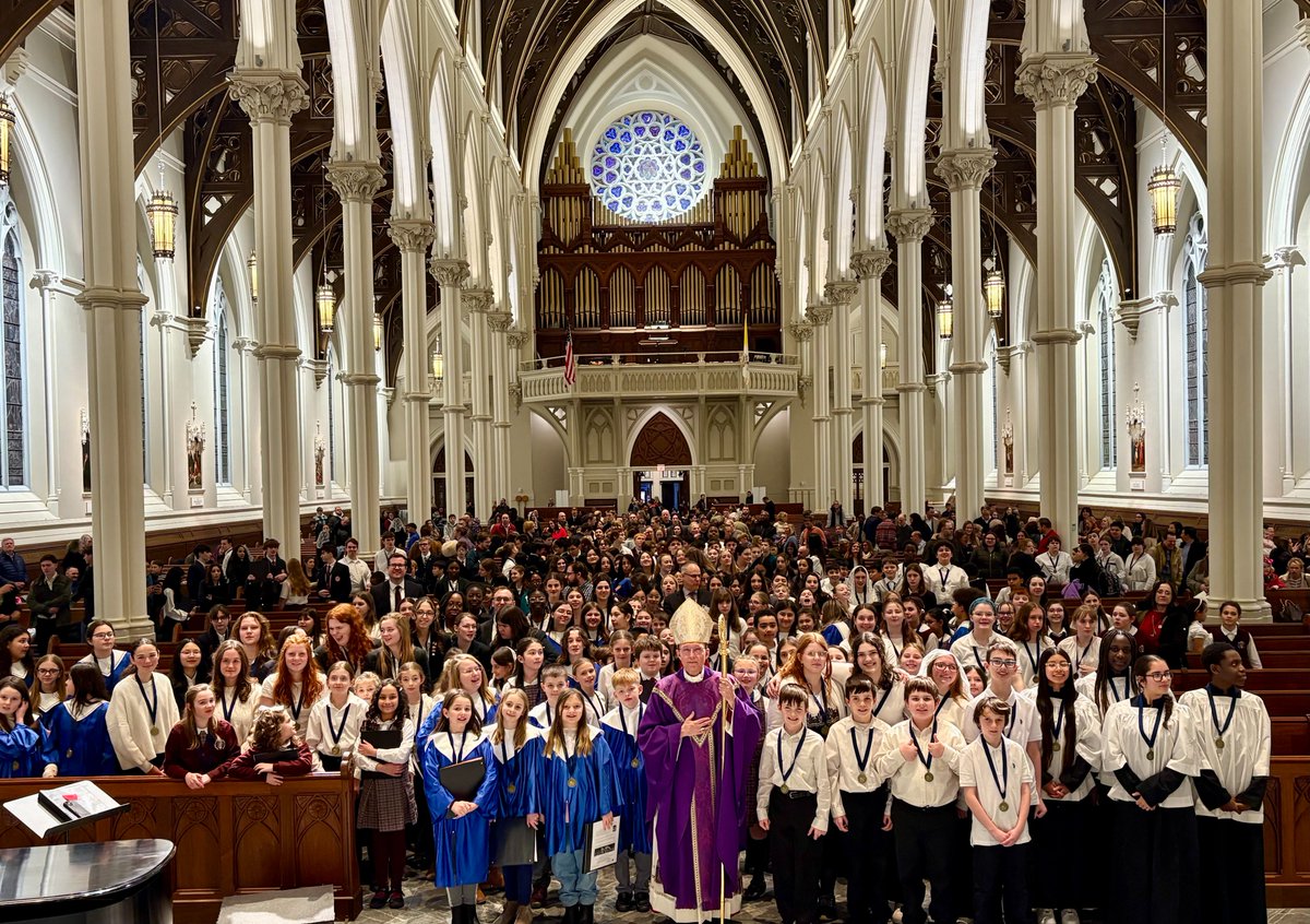 Watershed Staff (@ccwatershed) on Twitter photo Never underestimate what children can accomplish! 🎶
Our Own <a href="/RichardJaClark/">Richard J. Clark</a> Conducts 250 Children in Chant & Polyphony!
Listen to clips from the New England Pueri Cantores Youth Choral Festival & Mass <a href="/BostonCathedral/">Cathedral of the Holy Cross</a> with <a href="/BpRobertReed/">Bishop Robert Reed 𓀦</a>, celebrant
🔗⬇️
ccwatershed.org/2025/03/11/250… Never underestimate what children can accomplish! 🎶
Our Own <a href="/RichardJaClark/">Richard J. Clark</a> Conducts 250 Children in Chant & Polyphony!
Listen to clips from the New England Pueri Cantores Youth Choral Festival & Mass <a href="/BostonCathedral/">Cathedral of the Holy Cross</a> with <a href="/BpRobertReed/">Bishop Robert Reed 𓀦</a>, celebrant
🔗⬇️
ccwatershed.org/2025/03/11/250…
