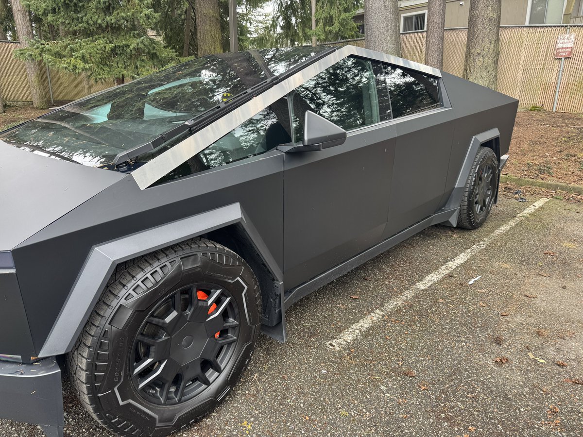 Rororowyaboatz's tweet photo. UPDATE: picked up my Cybertruck this afternoon. Here are the before and after photos. Tesla will be covering the full cost of the wrap replacement on both sides. 
This is an update from my post yesterday: https://t.co/A07FEy7V2P