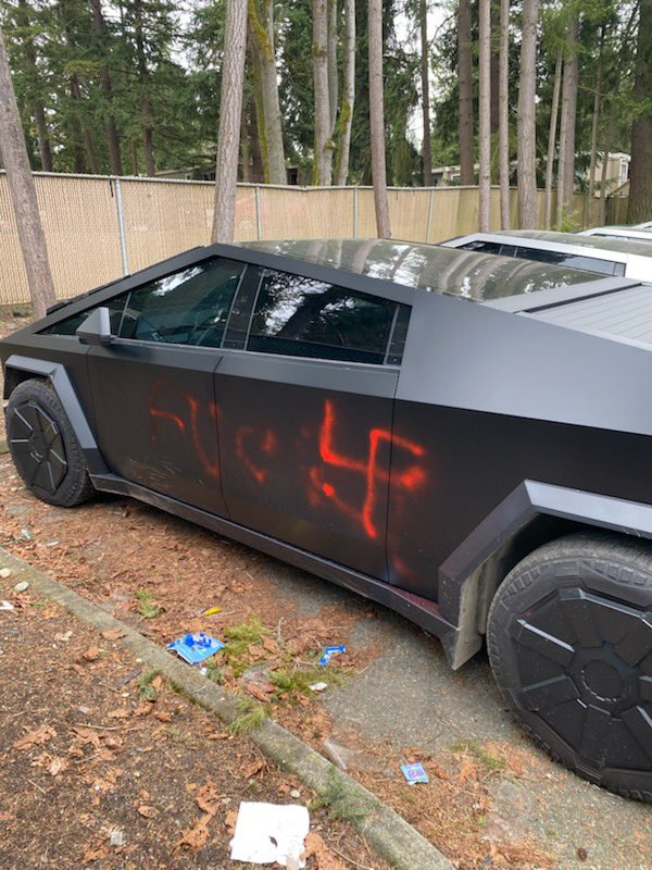 Rororowyaboatz's tweet photo. UPDATE: picked up my Cybertruck this afternoon. Here are the before and after photos. Tesla will be covering the full cost of the wrap replacement on both sides. 
This is an update from my post yesterday: https://t.co/A07FEy7V2P