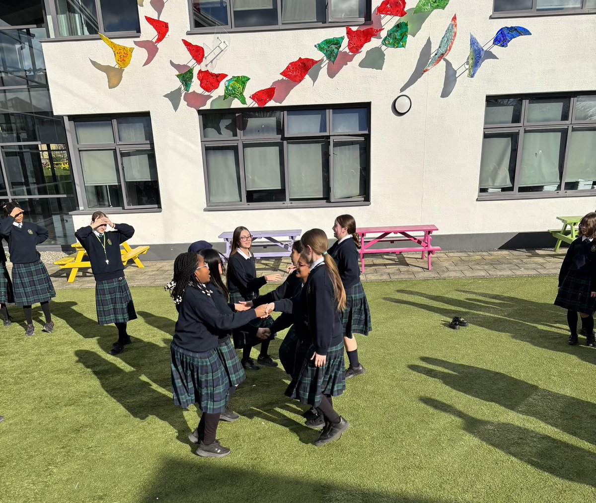 Céilí amuigh faoin ngrian inniu don chéad bhliain #seachtainnagaeilge  Grma Ms Smith &amp; Mr Brady <a href="/Gaelbhratach_/">Gaelbhratach</a> <a href="/Colaistebride/">Coláiste Bríde D22</a>