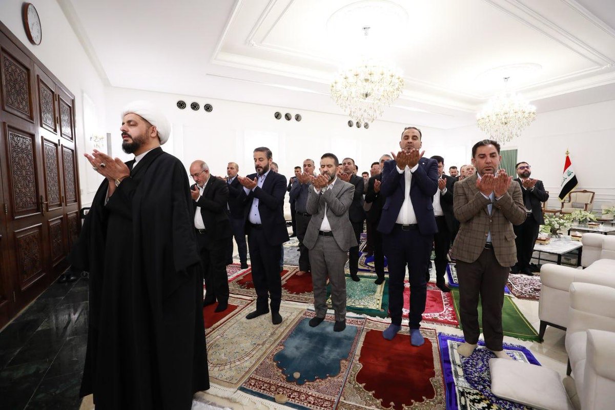 أمسية رمضانية في ضيافة سماحة الشيخ الأمين

تشرف رئيس وأعضاء المكتب السياسي، إلى جانب الملاكات السياسية والإدارية، بلقاء سماحة الشيخ الأمين قيس الخزعلي في أمسية رمضانية مميزة.

استعرض سماحته خلال اللقاء رؤية شاملة للأحداث السياسية على المستويات المحلية والإقليمية والدولية، مسلطًا