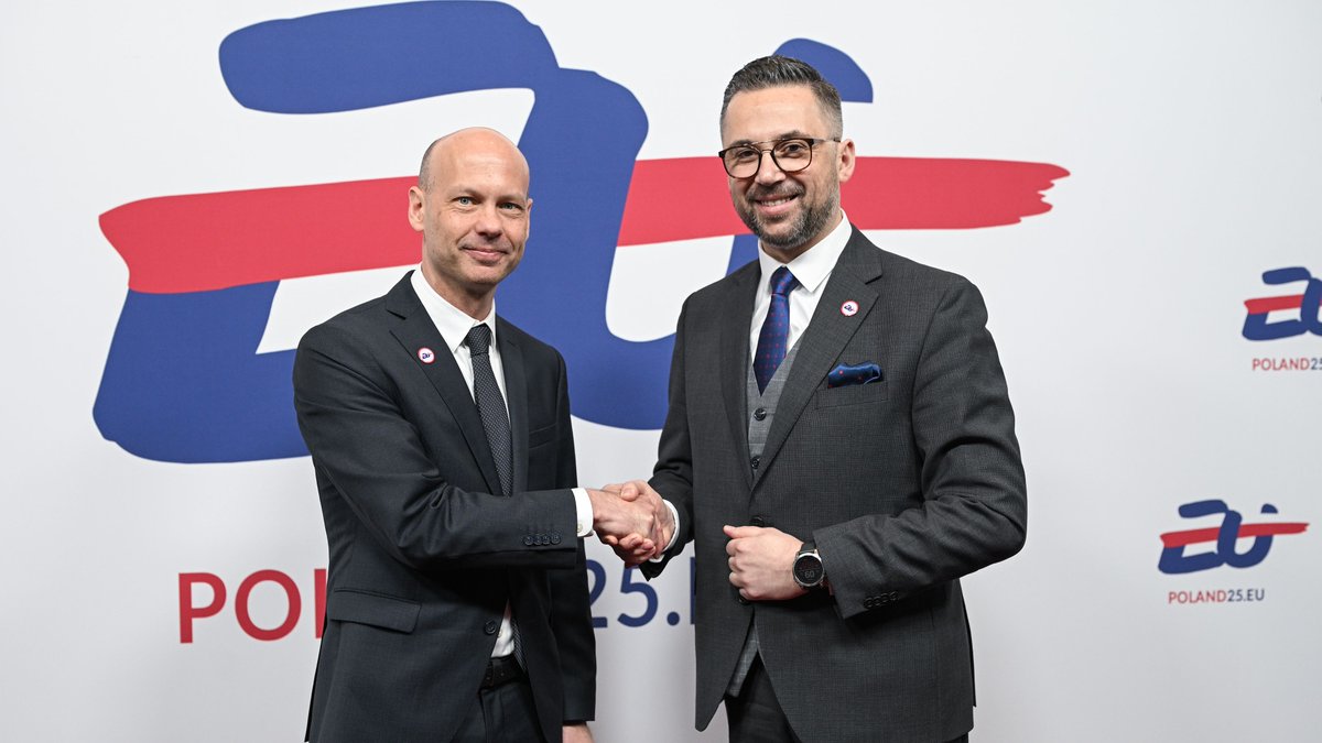 St Stephan Ertner hat heute beim Treffen der EU-#Forschungsminister|innen der #WarschauerErklärung zugestimmt. Die Erklärung sendet ein starkes Signal: #Forschung &amp; #Innovation sind der Schlüssel für Zukunft &amp; Wettbewerbsfähigkeit Europas. 
Zur PM 👉  bmbf.de/SharedDocs/Pre…