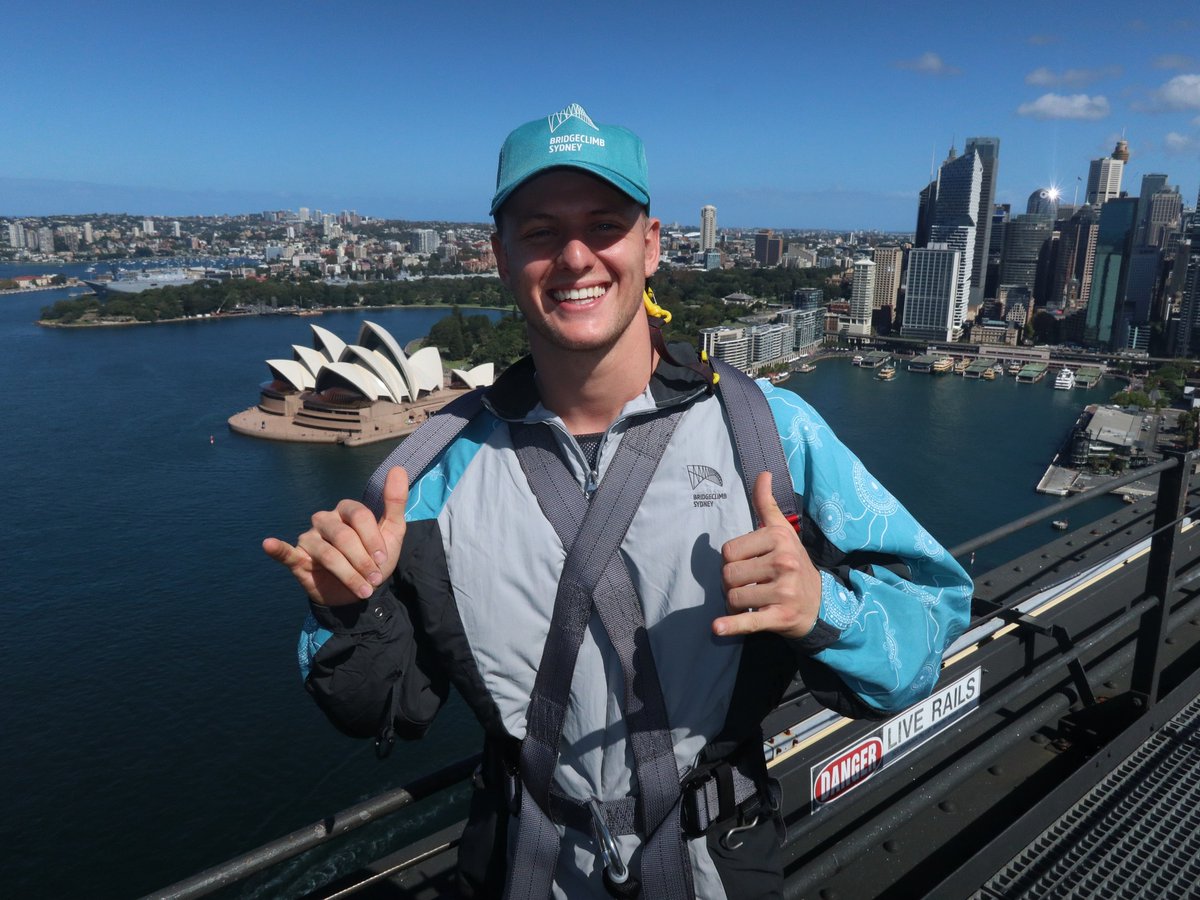 Sometimes you just have to be a tourist. 📸🇦🇺

#ROCSydney <a href="/bridgeclimb/">BridgeClimb Sydney</a>
