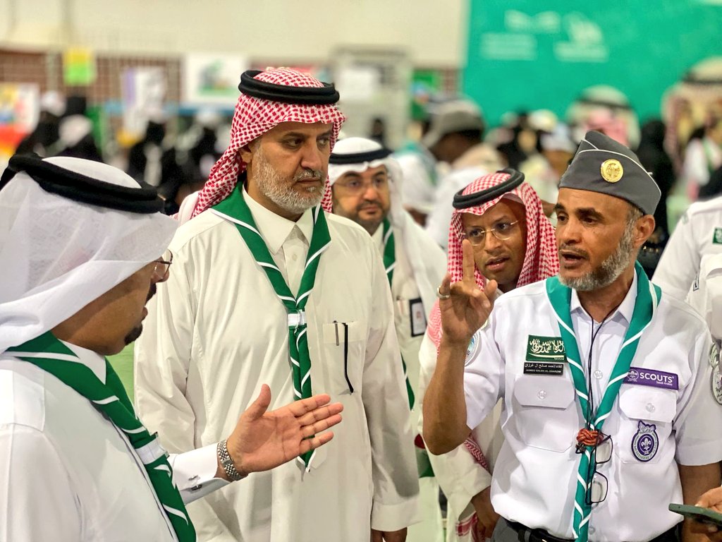 مدير تعليم #نجران بالسعودية د. حسن بن محمد العلكمي مشاركاً لإخوانه قادة الفرق الكشفية وأبناءه الكشافين فعالية يوم العلم (راية العز ) احتفاءً بقيمته الممتدة عبر تاريخ الدولة السعودية ، بوصفه رمزاً للوحدة والسيادة الوطنية واستقرارها. 

#صحيفة_الكشافة - السعودية - علي ال زعفران