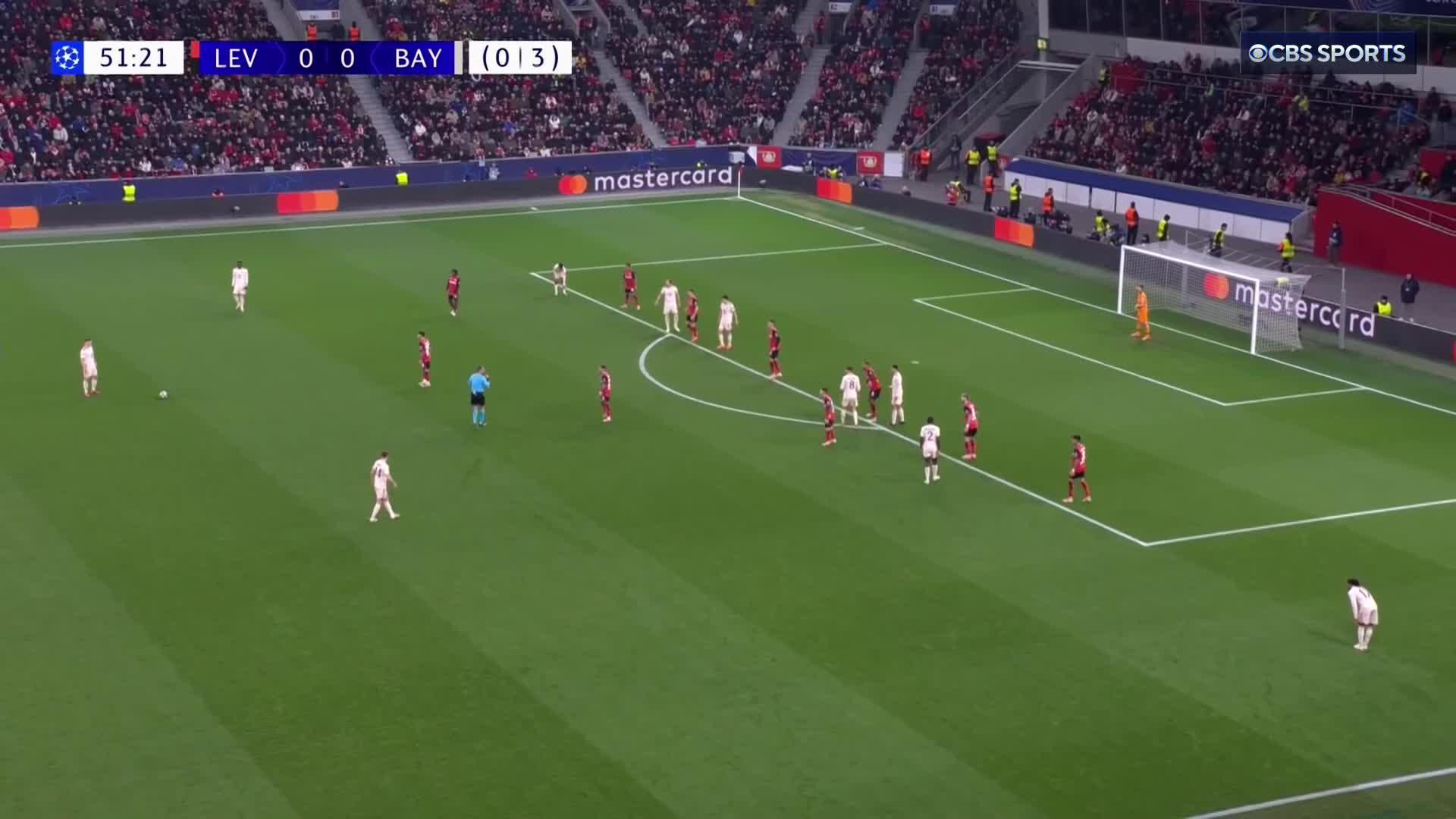 Harry Kane reacts fastest to put Bayern Munich ahead 🎯