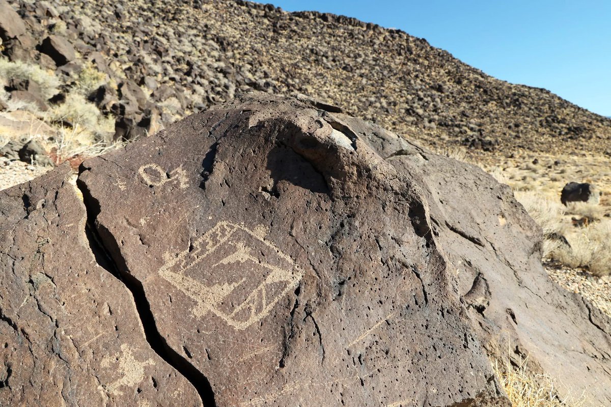 Many of the petroglyphs here consist of geometric shapes. In fact, there are 3,279 of them scattered throughout the monument's 17-mile-long escarpment. 

NPS Photo / Daniel Leifheit

#petroglyphnationalmonument #nationalparkservice #albuquerque #NewMexico