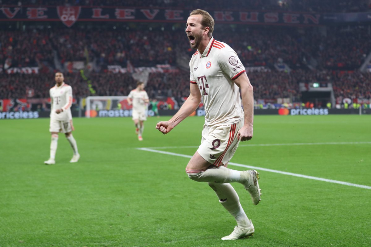 ActuFoot_'s tweet photo. 🚨 RECORD ! 𝗛𝗔𝗥𝗥𝗬 𝗞𝗔𝗡𝗘 🏴󠁧󠁢󠁥󠁮󠁧󠁿 𝗗𝗘𝗩𝗜𝗘𝗡𝗧 𝗟𝗘 𝗣𝗥𝗘𝗠𝗜𝗘𝗥 𝗝𝗢𝗨𝗘𝗨𝗥 𝗔𝗡𝗚𝗟𝗔𝗜𝗦 𝗔̀ 𝗠𝗔𝗥𝗤𝗨𝗘𝗥 𝟭𝟬 𝗕𝗨𝗧𝗦 𝗗𝗔𝗡𝗦 𝗨𝗡𝗘 𝗦𝗘𝗨𝗟𝗘 𝗖𝗔𝗠𝗣𝗔𝗚𝗡𝗘 𝗘𝗨𝗥𝗢𝗣𝗘́𝗘𝗡𝗡𝗘 𝗗𝗘 𝗟’𝗨𝗘𝗙𝗔 ! 🎖️🤩

King Harry. 👑
 
📊 @OptaJoe https://t.co/Xd5gpYv01p