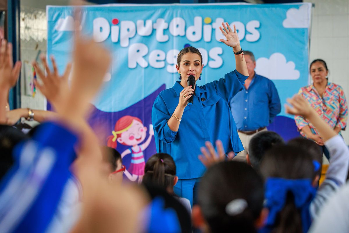 Debido al aumento de robos y vandalismo en planteles educativos en Nuevo León, la Diputada <a href="/lorenadelagarza/">Lorena de la Garza</a> presentó una iniciativa para que sus cámaras de seguridad se conecten al C5 y C4, protegiendo a estudiantes y maestros.