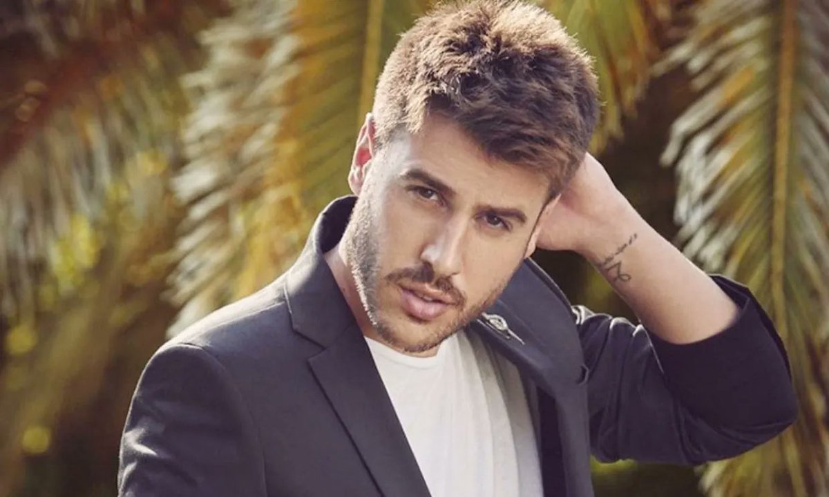 ¿CON CUÁL DE ESTAS GRANDES VOCES DEL POP ESPAÑOL TE QUEDAS?

🔄 David Bisbal 
❤️ Antonio José