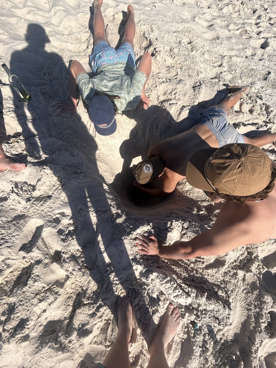 BradTuffington's tweet photo. Digging to china #lank #yaoming https://t.co/VL1BMrz5jm